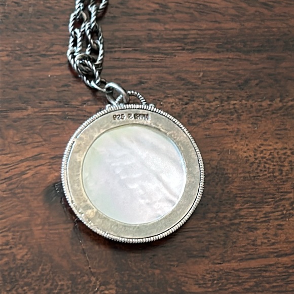 Cameo Mother of pearl necklace - Picture 5 of 8